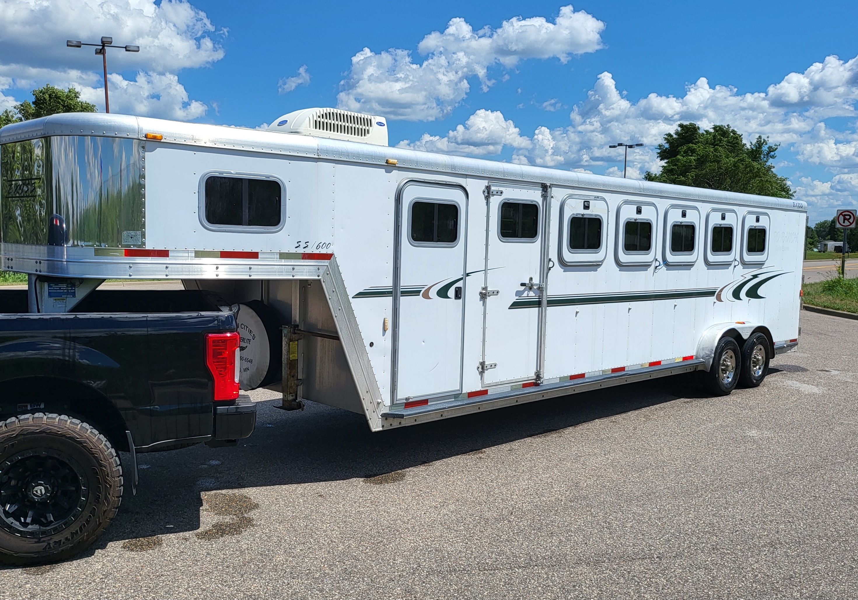 34ft Exiss 6 horse trailer rental - exterior view with living quarters